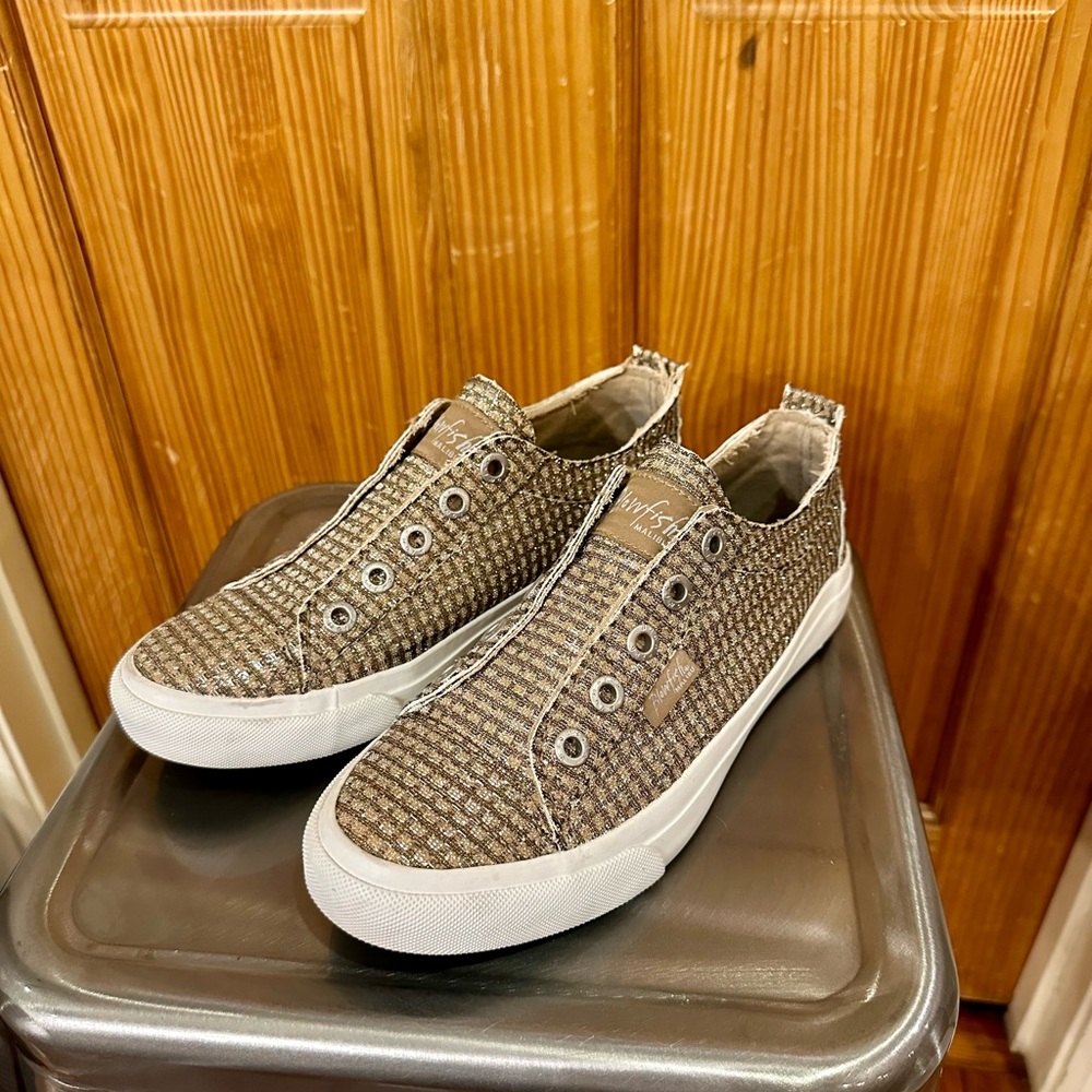 Blowfish sz 8 gold slip on sneakers